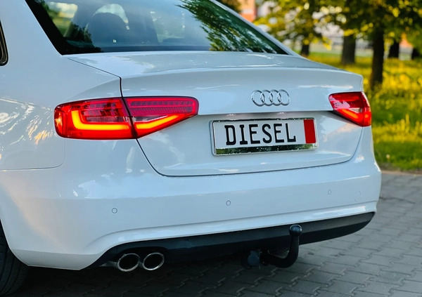 Audi A4 cena 47900 przebieg: 204535, rok produkcji 2013 z Ząbki małe 742